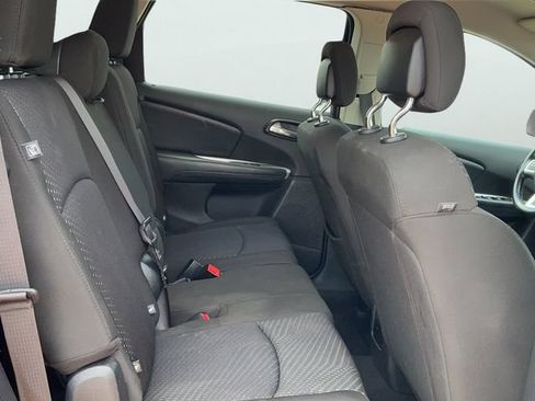 Used 2019 Dodge Journey SE w/ Connectivity Group FWD image 11