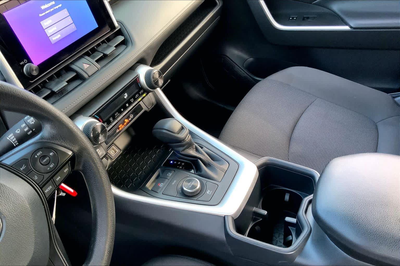 Used 2025 Toyota RAV4 LE AWD/4WD image 16