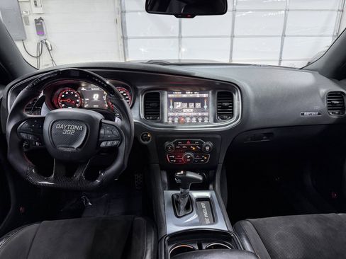 Used 2017 Dodge Charger R/T image 12