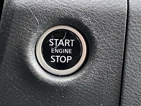 Certified 2025 Nissan Frontier S image 9