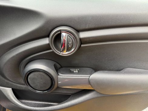 Used 2017 MINI Cooper 4-Door Hardtop image 15