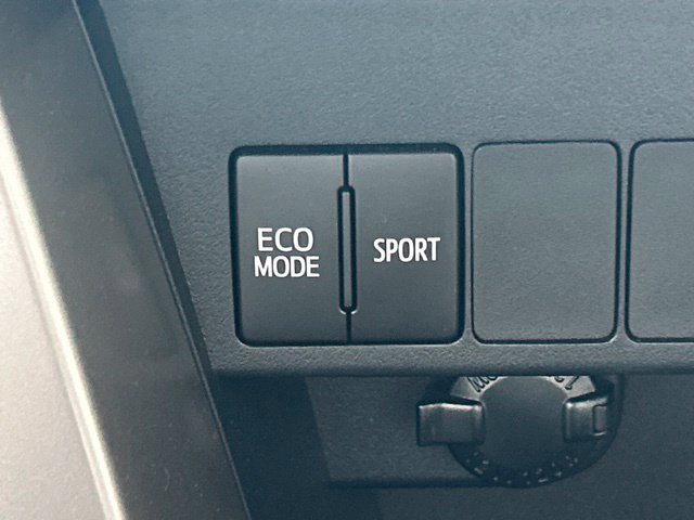 Used 2017 Toyota RAV4 XLE AWD/4WD image 59
