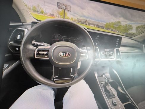 Used 2021 Kia Sorento LX FWD image 13