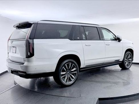 Used 2021 Cadillac Escalade ESV Sport Platinum RWD image 8