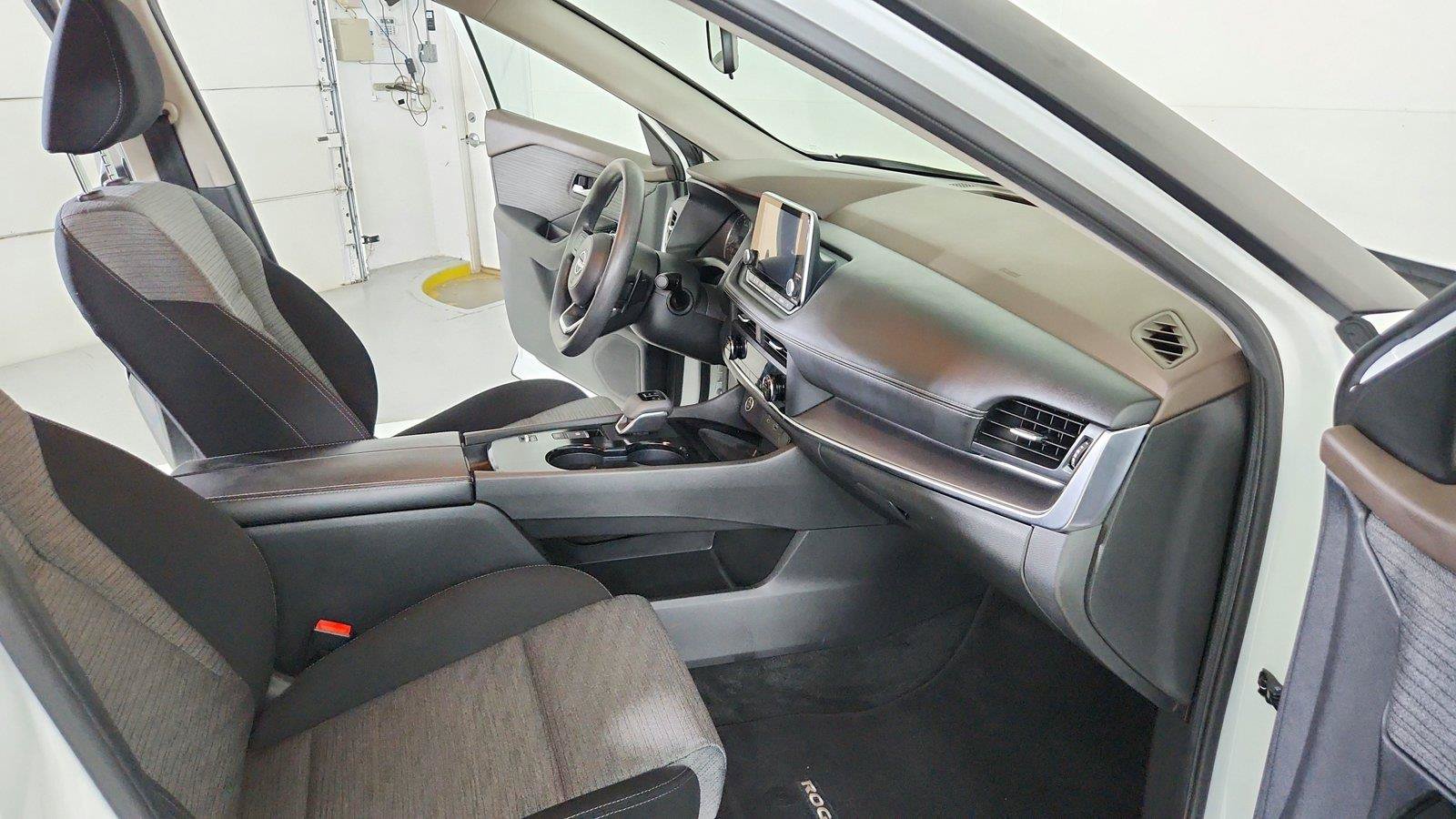 Used 2023 Nissan Rogue SV FWD image 26