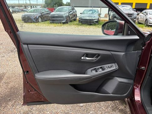 Used 2025 Nissan Sentra SV FWD image 15