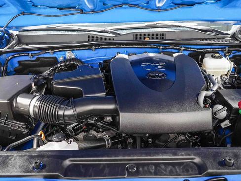 Certified 2020 Toyota Tacoma TRD Off-Road w/ Technology Package AWD/4WD image 28