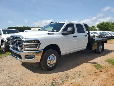 New 2026 RAM 3500 Tradesman w/ Chrome Appearance Group A AWD/4WD image 3