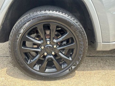 Used 2019 Jeep Grand Cherokee Altitude AWD/4WD image 33