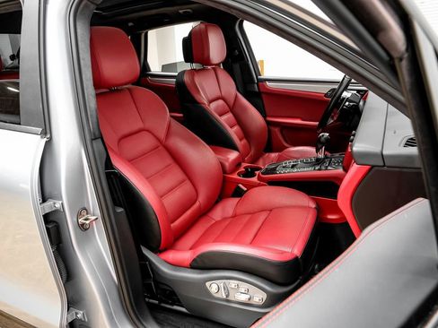 Used 2016 Porsche Macan Turbo image 31