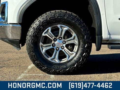 Used 2019 GMC Sierra 1500 SLT w/ X31 Off-Road Package image 8