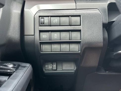 Used 2025 Toyota Tacoma TRD Sport AWD/4WD image 36