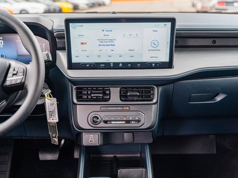 New 2025 Ford Maverick XL image 21