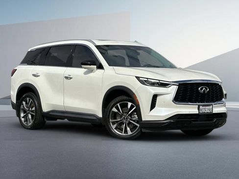Used 2023 INFINITI QX60 Luxe w/ Cargo Package FWD image 2