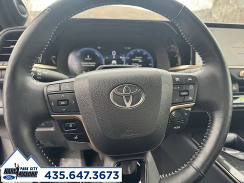 Used 2025 Toyota Crown Limited image 15