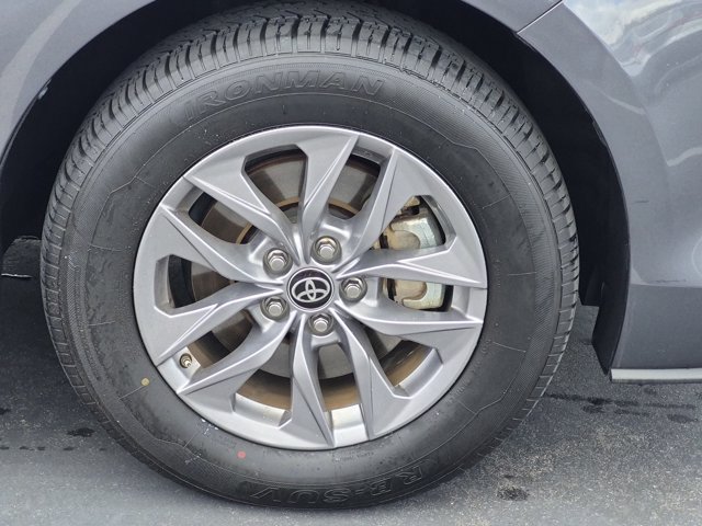 Used 2025 Toyota Sienna XLE FWD image 14