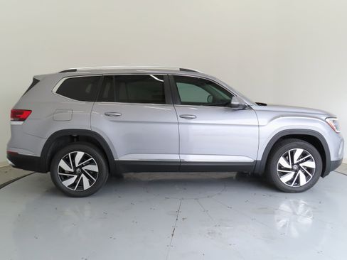 New 2025 Volkswagen Atlas SEL image 2