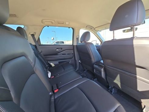 Used 2024 Nissan Pathfinder SL AWD/4WD image 27