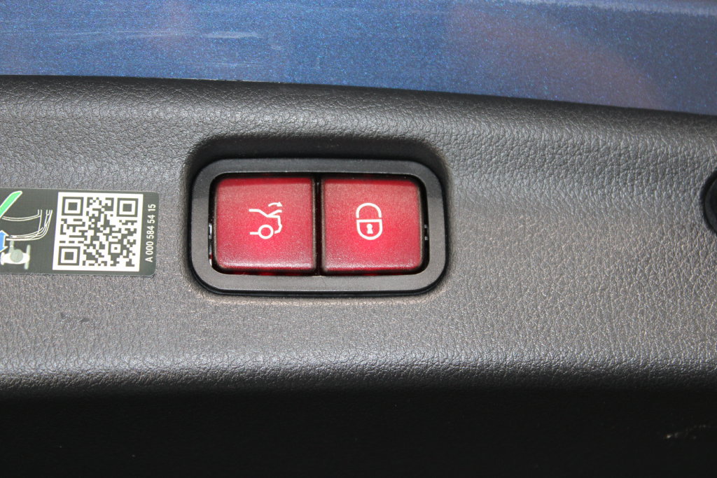 Used 2024 Mercedes-Benz C 300 Sedan image 11