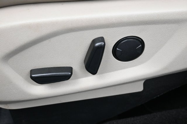 Used 2019 Ford Explorer XLT w/ Equipment Group 202A FWD image 12