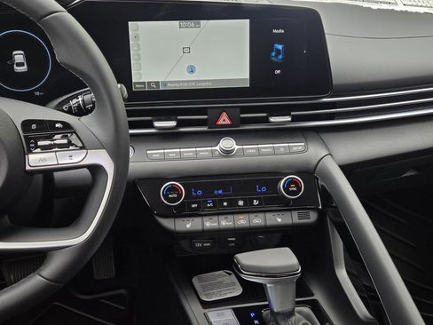 New 2026 Hyundai Elantra Limited FWD image 25