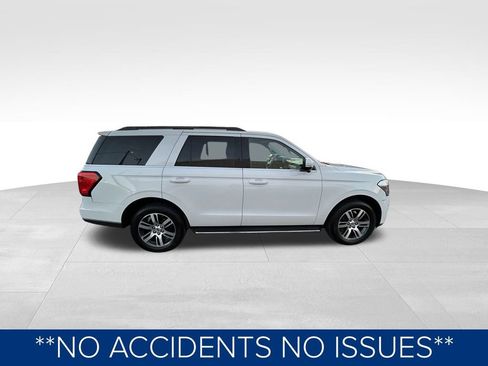 Used 2022 Ford Expedition XLT image 3