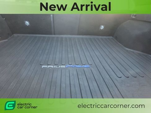 Used 2018 Toyota Prius Prime Plus image 7