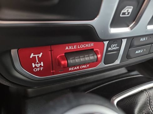 Used 2025 Jeep Wrangler Sport AWD/4WD image 25