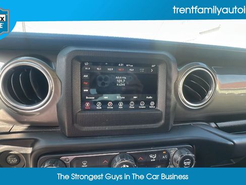 Used 2019 Jeep Wrangler Unlimited Sahara image 28