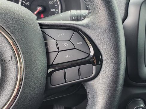 Used 2020 Jeep Renegade Altitude AWD/4WD image 13