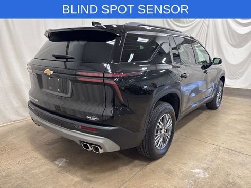 Used 2025 Chevrolet Traverse LT image 4