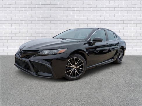Used 2021 Toyota Camry SE image 1