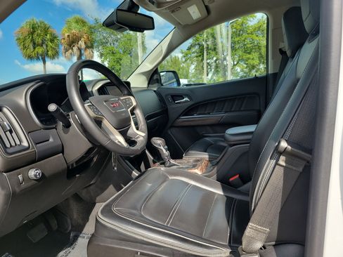 Used 2022 GMC Canyon Denali image 12