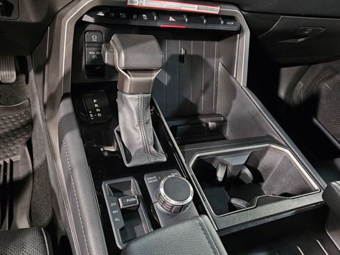 Used 2025 Toyota Tundra Limited image 33