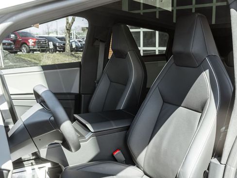 Used 2025 Tesla Cybertruck AWD Crew Cab image 24