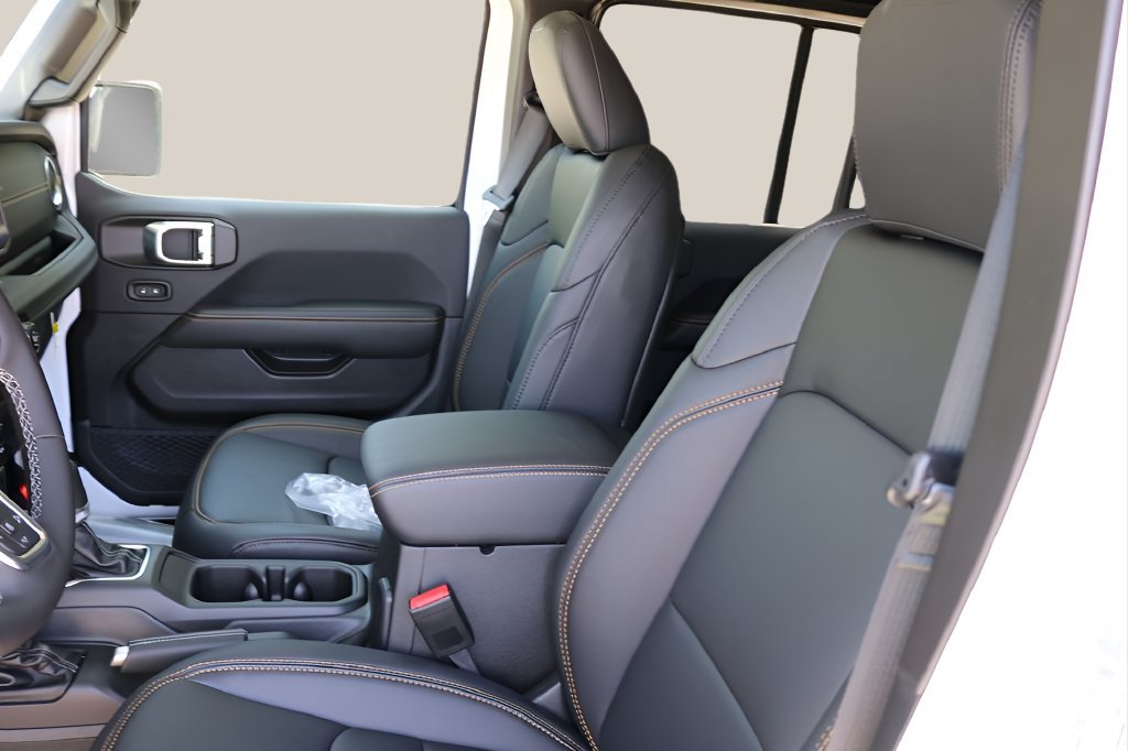 New 2026 Jeep Wrangler Unlimited Sahara AWD/4WD image 12