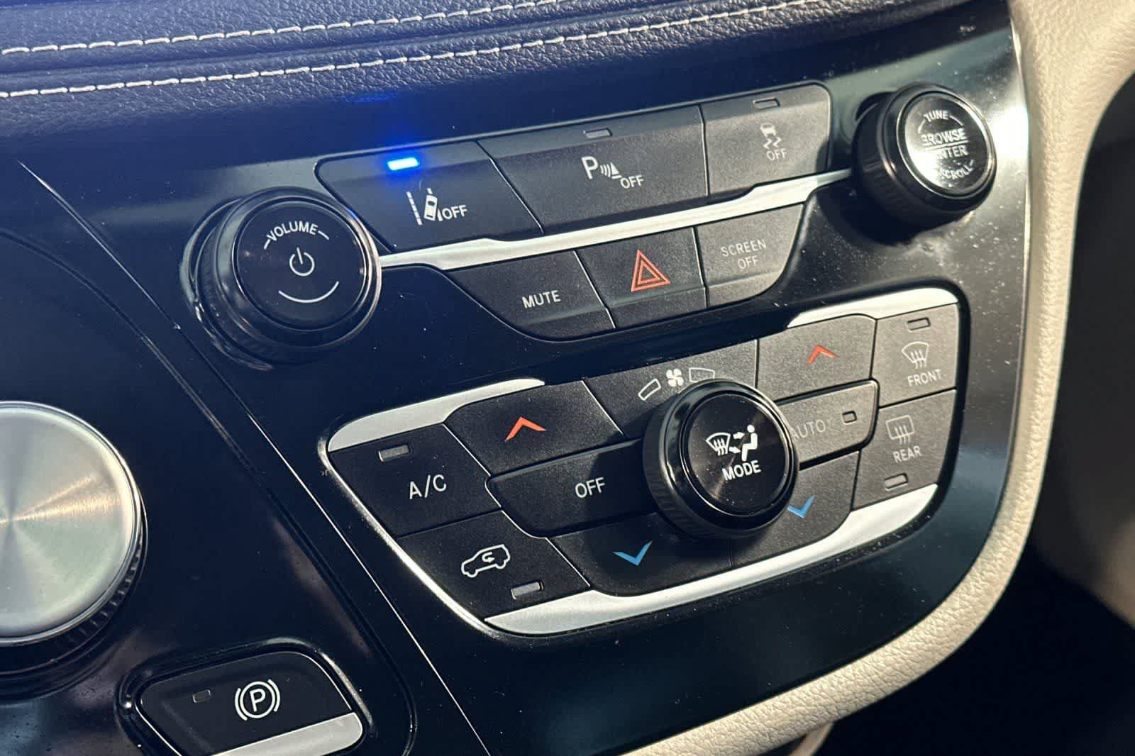 Used 2023 Chrysler Pacifica Touring-L FWD image 33