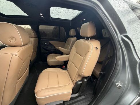 Used 2023 Chevrolet Traverse Premier AWD/4WD image 10