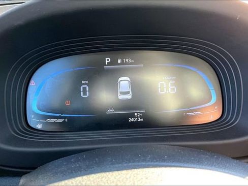 Used 2023 Hyundai Venue Limited image 10