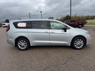 New 2026 Chrysler Pacifica Select AWD/4WD video 2