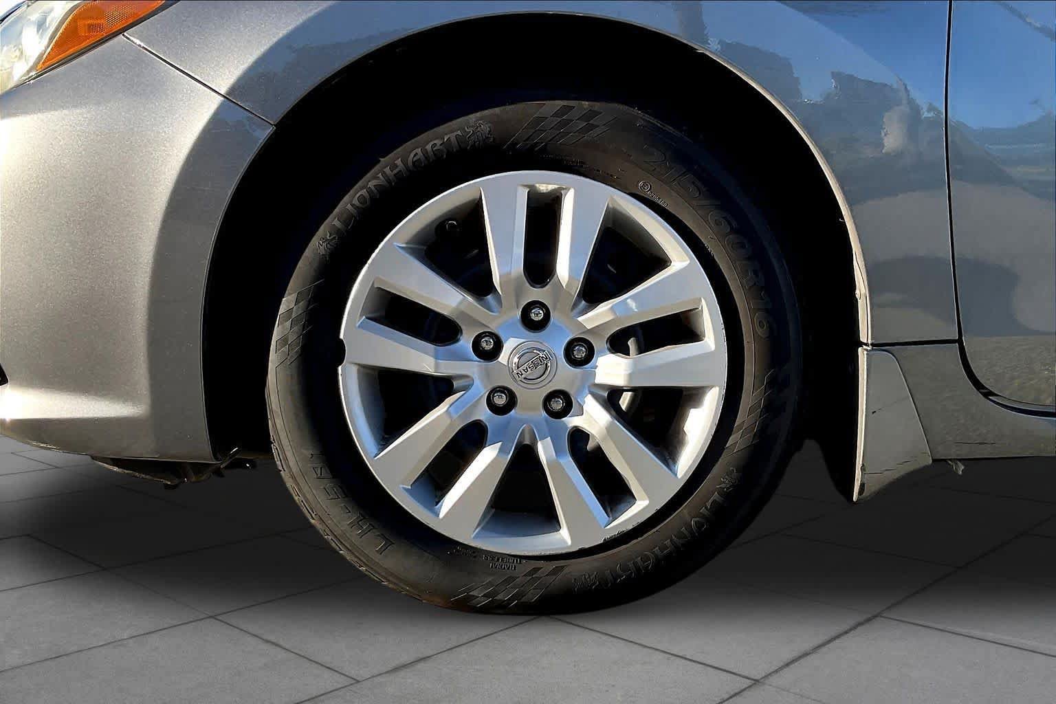 Used 2016 Nissan Altima 2.5 S w/ Power Driver Seat Package FWD image 10