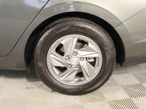 Used 2024 Hyundai Elantra SE FWD image 17