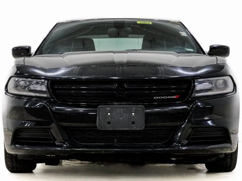 Used 2019 Dodge Charger SXT w/ Leather Interior Group image 2