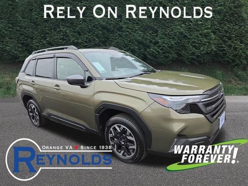 Used 2025 Subaru Forester Premium AWD/4WD image 1