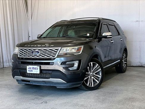 Used 2017 Ford Explorer Platinum image 2