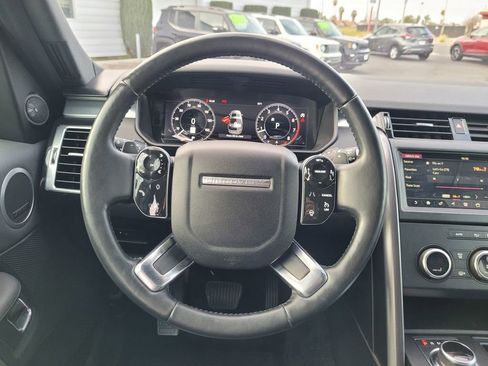 Used 2020 Land Rover Discovery Landmark image 17