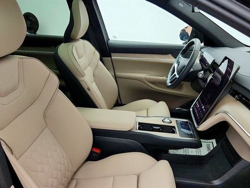 Used 2025 Volvo EX90 Plus AWD/4WD image 24