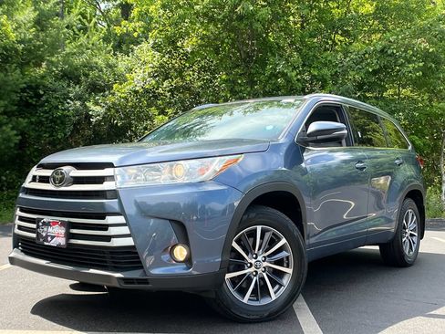 Used 2018 Toyota Highlander XLE AWD/4WD image 1