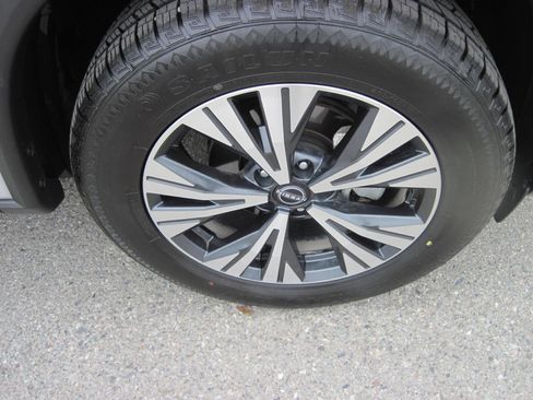 Used 2023 Nissan Rogue SV image 6