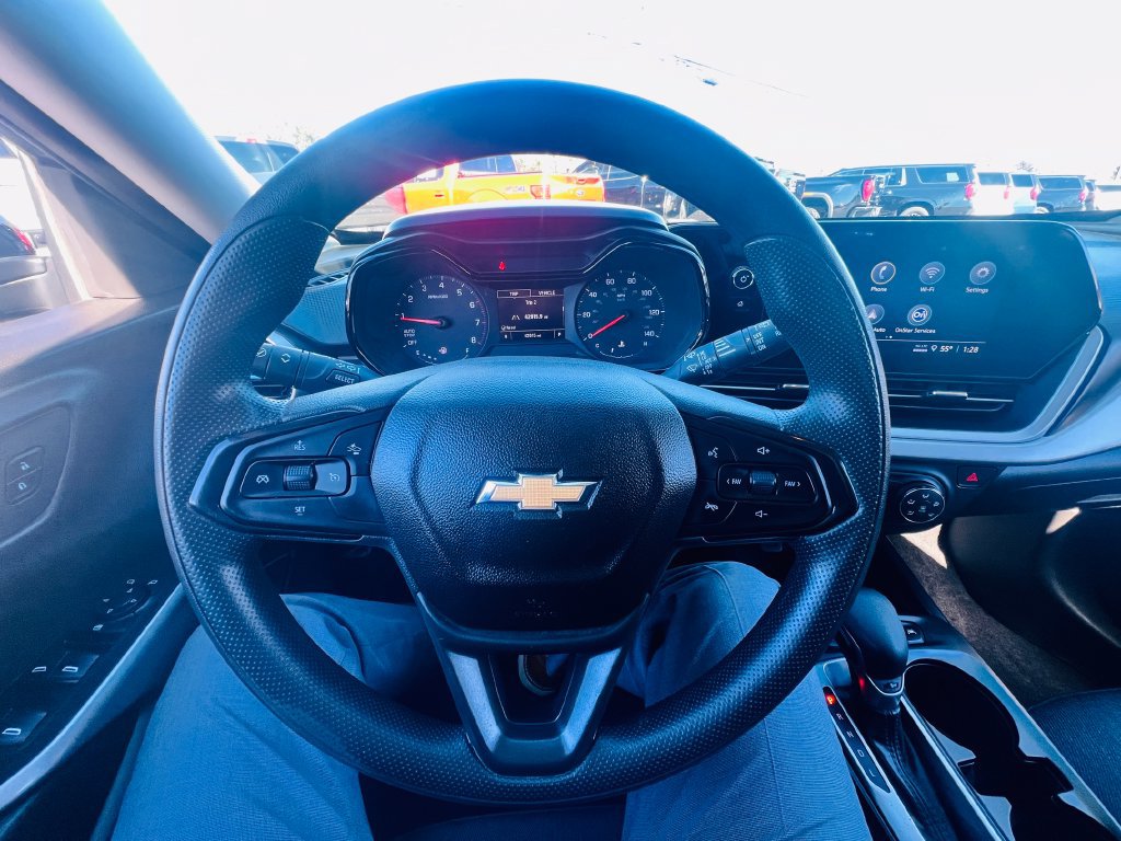 Used 2024 Chevrolet Trax LS w/ LS Convenience Package FWD image 17
